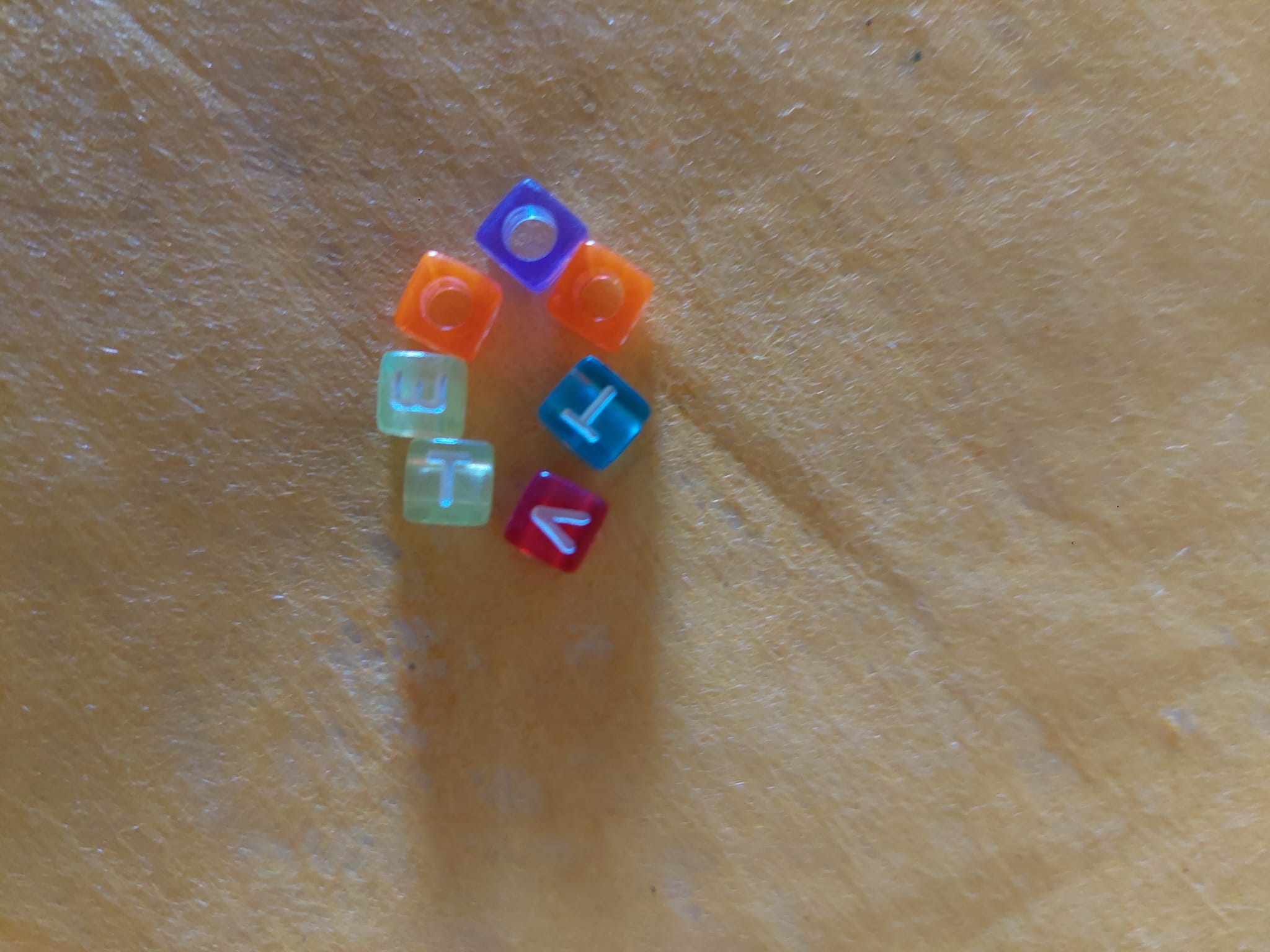 Perlen mit Buchstaben - Mein Stil - Floristik Dekorationen und Handarbeit