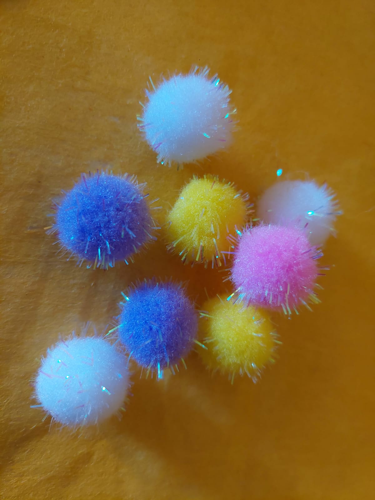 Pompon mit Glitzer - Mein Stil - Floristik Dekorationen und Handarbeit