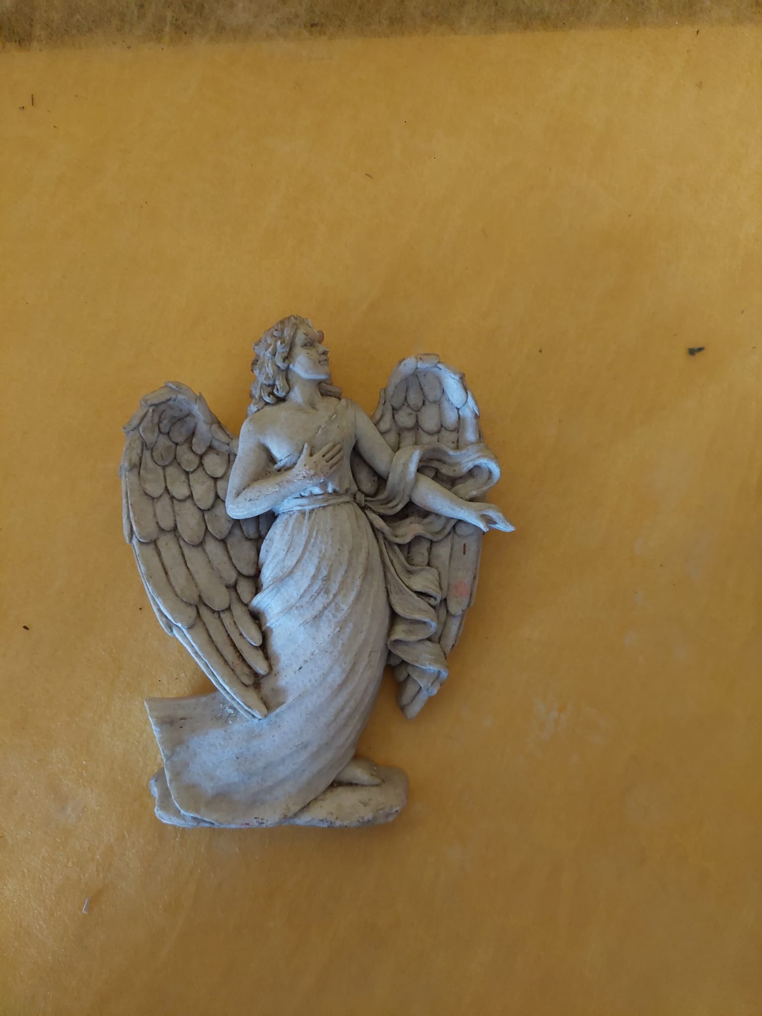 Engel aus Polyresin 10cm flach